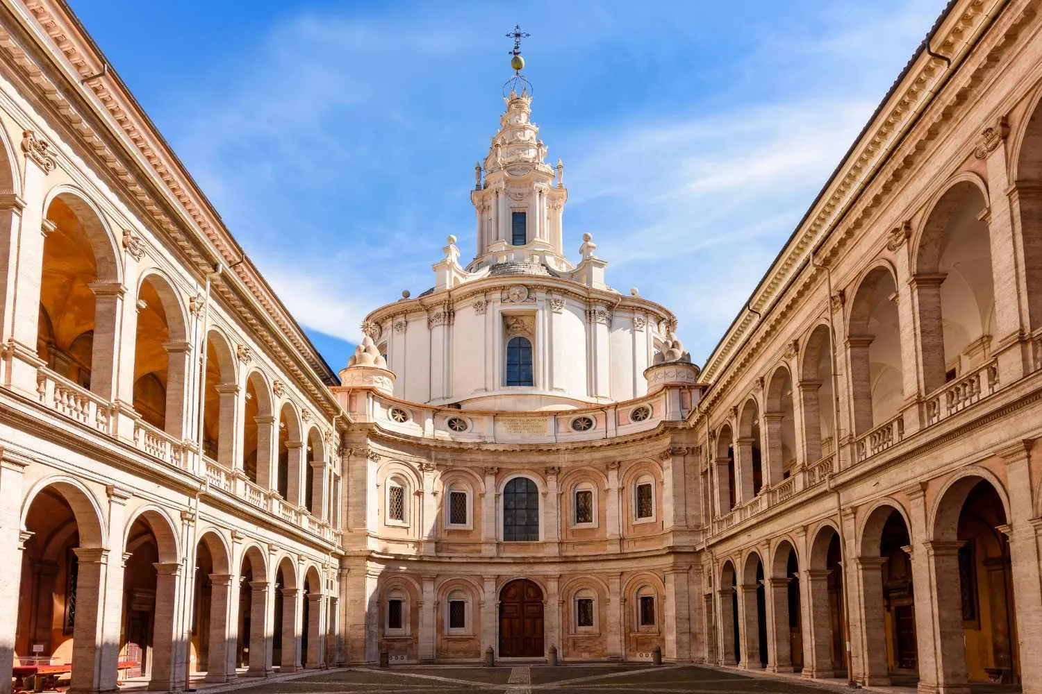 Dopo anni di chiusura, la chiesa di Sant’Ivo alla Sapienza è tornata a splendere: ora il capolavoro di Borromini è visitabile gratis