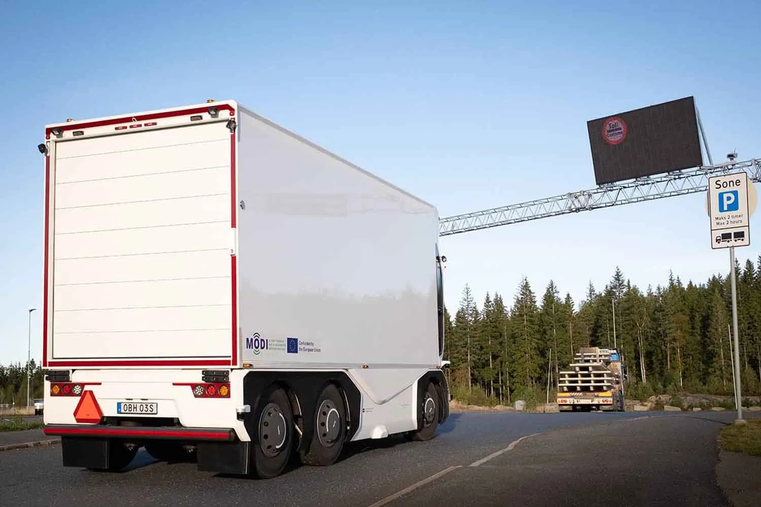 Il camion 100% elettrico senza conducente è realtà (e si è fermato da solo anche alla dogana)