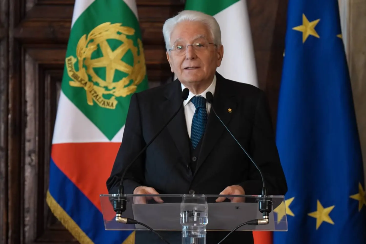 Il potente monito di Mattarella: “basta rivolgersi ai giovani con indifferenza e sottovalutazione, occorre farsi carico del malessere”